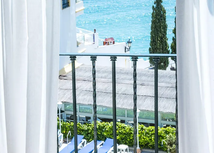 Toboso Apar - Turis Nerja