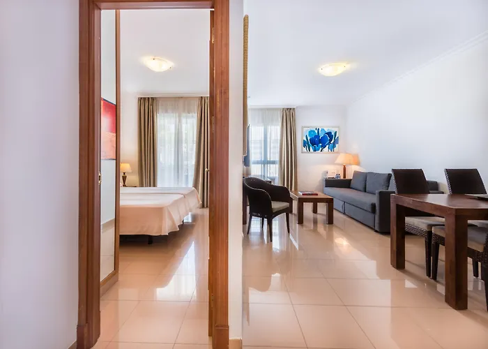 Toboso Apar - Turis نيرخا