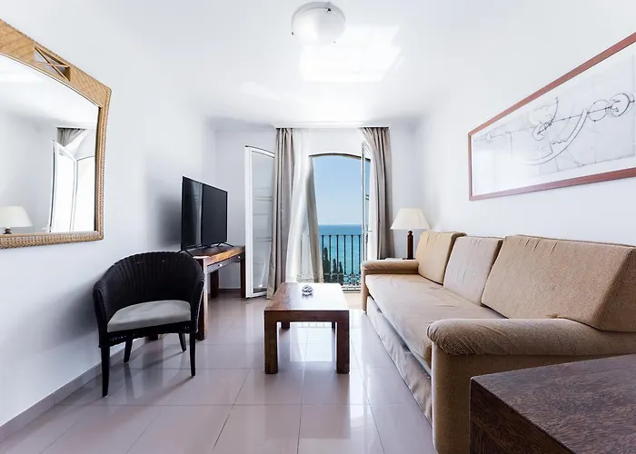 Toboso Apar - Turis 3* نيرخا